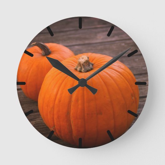 Hübsche Pumpen Runde Wanduhr (Vorderseite)