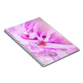 Hübsche rosa Blume blüht Notizblock (Rechte Seite)