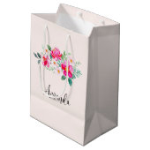 Hübsche rosa Blume Bouquet Mittlere Geschenktüte (Rückseite Schrägansicht)