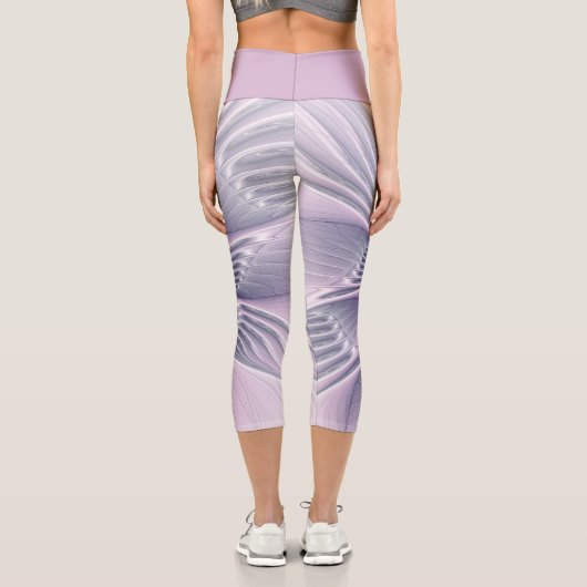 Hübsche rosa Blume Moderne Abstrakte Fraktal Kunst Capri Leggings (Rückseite)
