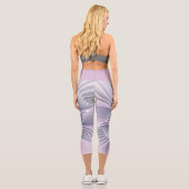 Hübsche rosa Blume Moderne Abstrakte Fraktal Kunst Capri Leggings (Rückseite)