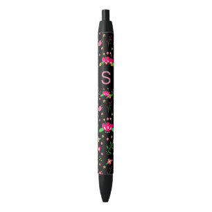 Hübsche rosa Blumen auf schwarzem Monogramm Kugelschreiber