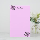 Hübsche rosa Herzen auf schwarzen, gekreuzten Zwei Briefpapier (Stehend Vorderseite)
