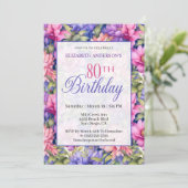Hübsche rosa lila Gartenblumen 80. Geburtstag Einladung (Stehend Vorderseite)
