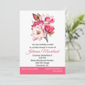 Hübsche Rosa Magnolias Bridal Dusche Einladung (Stehend Vorderseite)