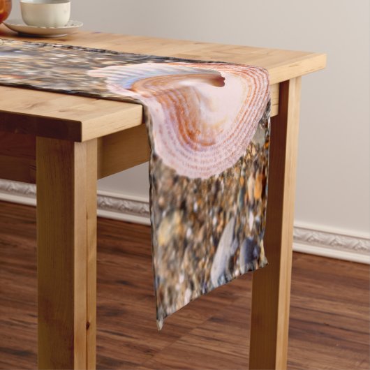 Hübsche rosa Muschel am Stony Beach Custom Großer Tischläufer (Beispiel)