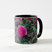 Hübsche rosa Rosen auf Busch Tasse (VorderseiteRechts)