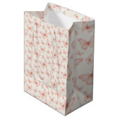 Hübsche rosa Schmetterlinge Mittlere Geschenktüte (Vorderseite Schrägansicht)