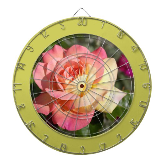 Hübsche rosa und gelbe Blume. floral Dartscheibe (vorne)
