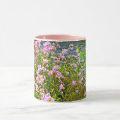 Hübsche rosa Wildblumen, Fluss, natürliche Blume Tasse (Zentrum)