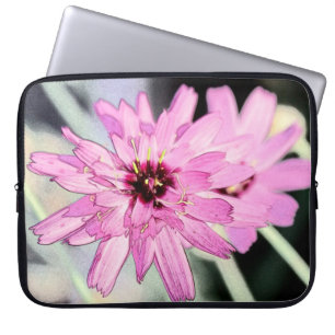 Hübsche, rosafarbene Blume. Foto Laptopschutzhülle