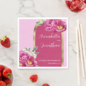 Hübsche rosafarbene Peonies mit Gold auf rosa Hoch Serviette (Beispiel)