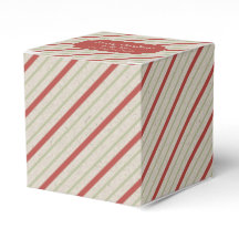 Hübsche Rot- und Grünstreifen mit rotem Abzeichen