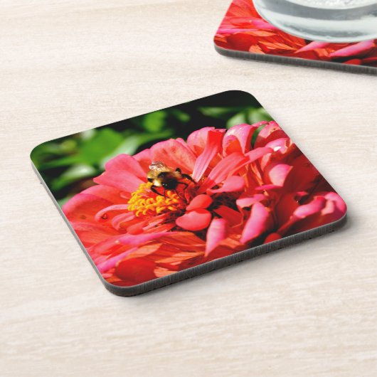 Hübsche Rote Blüte und Honigbiene Getränkeuntersetzer (Linke Seite)