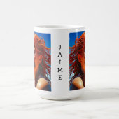 Hübsche Rothaardame am Strand Personalisiert Kaffeetasse (Mittel)