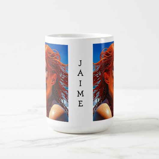 Hübsche Rothaardame am Strand Personalisiert Kaffeetasse (Mittel)