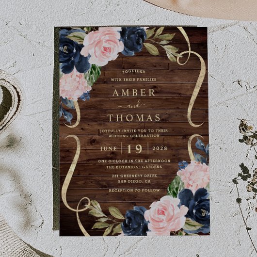 Hübsche rustikale Holz Navy Blush Floral Hochzeit Einladung