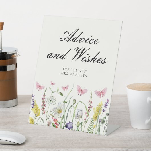 Hübsche Schmetterlingsberater wünscht Brautparty Sockelschild (In SItu)