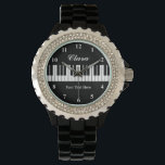 Hübsche, schwarz-weiße Klaviertasten beobachten Fr Armbanduhr<br><div class="desc">Hübsche schwarz-weiße Klaviertasten passen auf Frauen auf. Personalisieren Sie mit Namen,  Monogramm,  lustigem Zitat oder Slogan. Benutzerdefinierte Hintergrundfarbe. Einzigartige Geschenkideen zum Geburtstag für Klavierspieler,  Pianist,  Musiker,  Musiker,  Instruktor,  Produzent,  Künstler,  Ehefrau,  Mutter etc. Klassische Frauenuhr mit modernem Trageband.</div>
