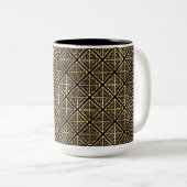 HÜBSCHE SCHWARZE UND GOLDROWS DER KELTISCHEN KNOTE ZWEIFARBIGE TASSE (VorderseiteRechts)