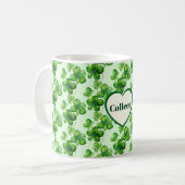Hübsche Shamrocks St. Patrick's Day Kaffeetasse (Vorderseite Links)