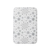 Hübsche Silberschneeflocken auf Winterweiß Badematte (Vorderseite Vertikal)