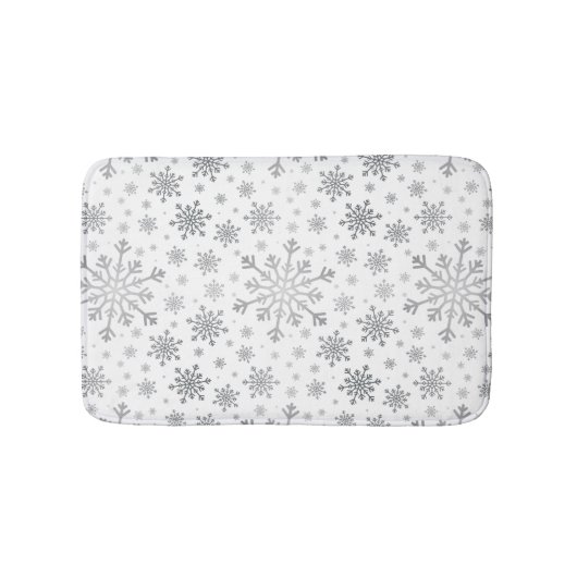 Hübsche Silberschneeflocken auf Winterweiß Badematte (Vorderseite)
