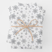Hübsche Silberschneeflocken auf Winterweiß Geschenkpapier Set (Beispiel)