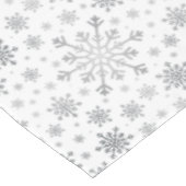 Hübsche Silberschneeflocken auf Winterweiß Tischdecke (Schrägansicht)