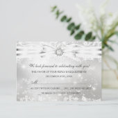 Hübsche Spitzen & Bow Silver Weihnachtsfeiertag UA Einladung (Stehend Vorderseite)