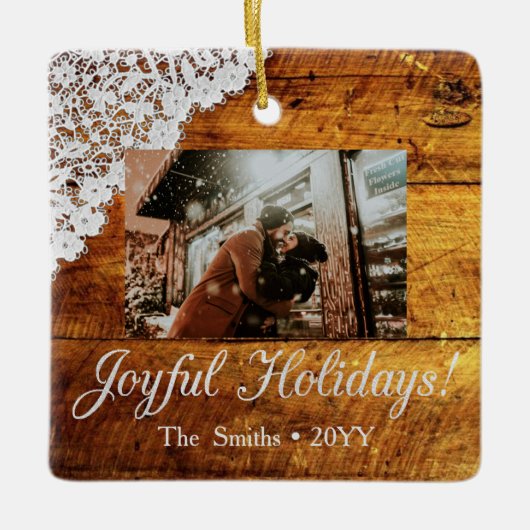 Hübsche Spitzen und rustikale Hütte Holz aussehen Keramikornament (Vorderseite)