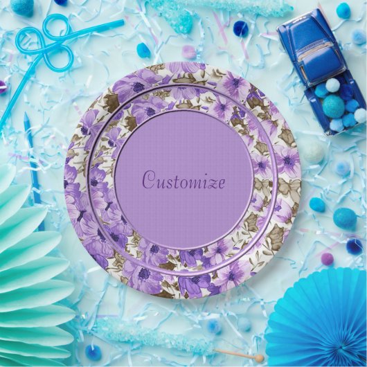 Hübsche Teller aus Lila und weißem Blumenpapier (Party)