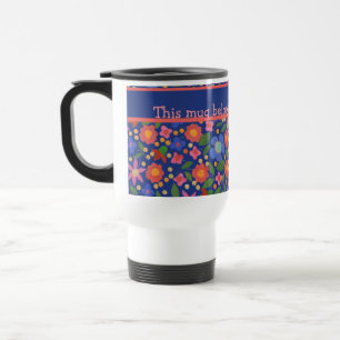 Hübsche Volkskunst-Art mit Blumen auf blauer Reisebecher