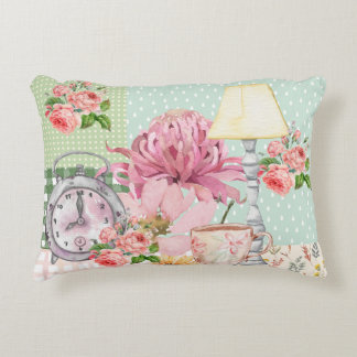 Hübsche Wasserfarbillustrationen wie Blumen Rosa Dekokissen