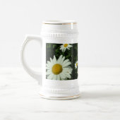 hübsche weiße Blume. Bierglas (Links)