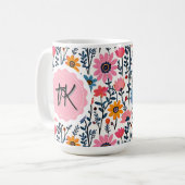 Hübsche Whimsikfarbige Blume Mit Monogramm Kaffeetasse (Vorderseite Links)