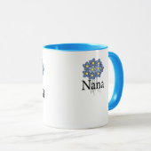 Hübscher blauer Blumen-Nana-T - Shirt Tasse (VorderseiteRechts)