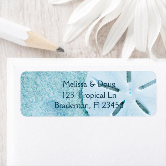 Hübscher, blauer Sandstrand (Insitu)