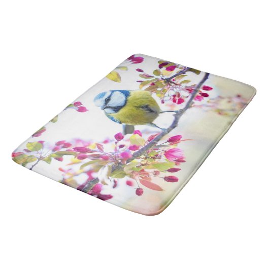 Hübscher Blauer und Gelber Bird auf einem Zweigbil Badematte (Schrägansicht)