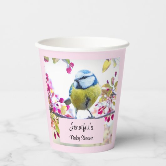 Hübscher Blauer und Gelber Bird auf einem Zweigbil Pappbecher (Vorderseite)