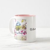 Hübscher Blauer und Gelber Bird auf einem Zweigbil Zweifarbige Tasse (Vorderseite Links)