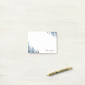 Hübscher Blumeninternatsschüler druckt Post-it Klebezettel (Auf Schreibtisch)