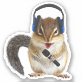 Hübscher Chipmunk DJ mit Kopfhörer und Mikrofon. Aufkleber