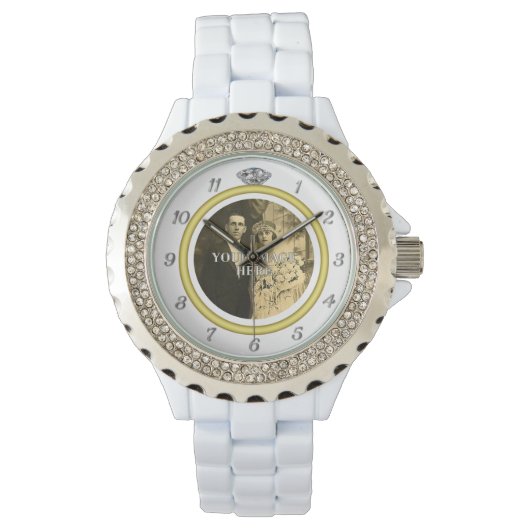 Hübscher Diamant-Hochzeitsring mit Foto auf Weiß Armbanduhr (Vorderseite)