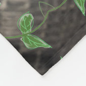 Hübscher Druck mit Schwarz-weißer und grüner Schri Fleecedecke (Ecke)