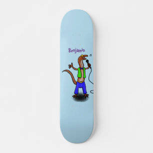 Hübscher Eidechsengesang mit Mikrofon-Cartoon Skateboard