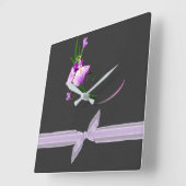 Hübscher eleganter lila Blume-Schwarzer Quadratische Wanduhr (Winkel)