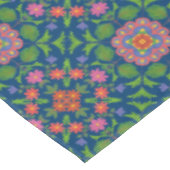 Hübscher Floral Rangoli auf Deep Blue Tablecloth Tischdecke (Schrägansicht)