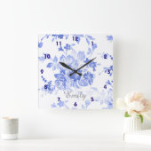 hübscher französischer Blauzungenkorb mit blauen B Quadratische Wanduhr (Zuhause)