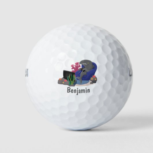 Hübscher Hai beim Fernsehen Cartoon Golfball (Vorderseite)